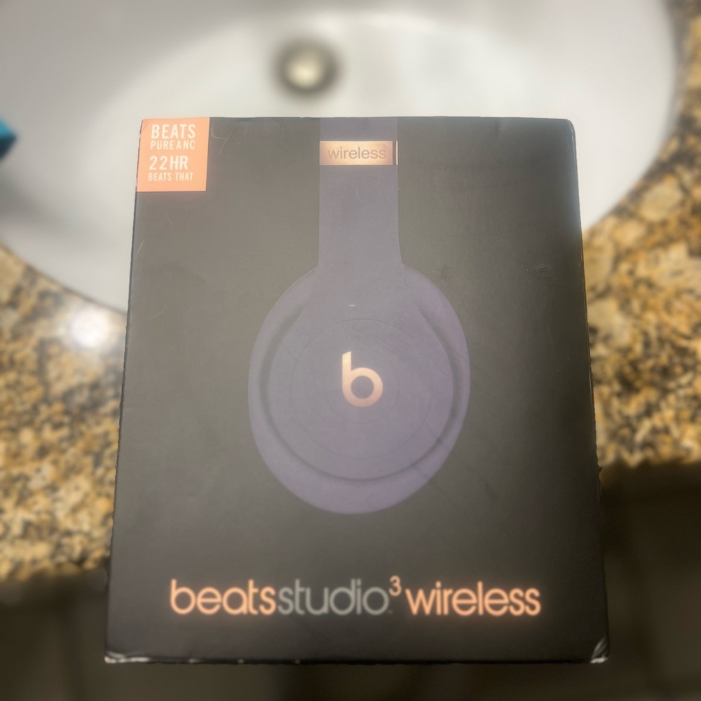 Grey/Rose gold Beats by dre